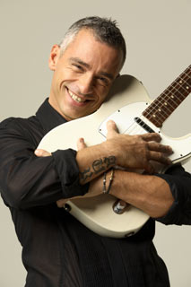 photo eros chitarra.jpg